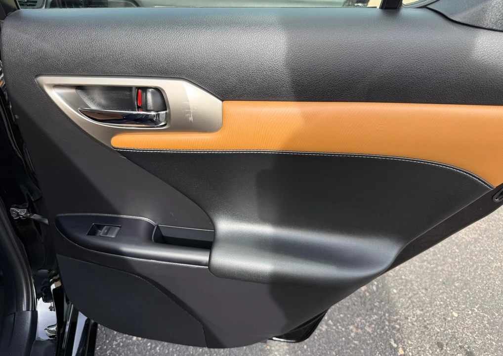 2015 Lexus CT - Image 18 of 21