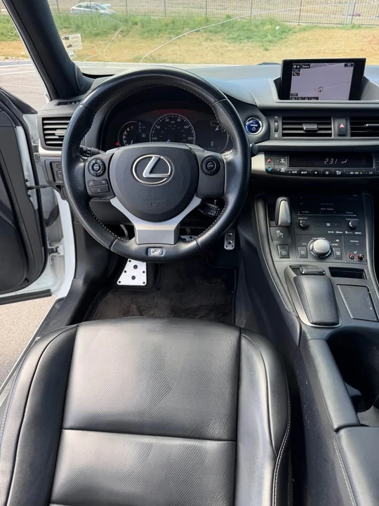 2015 Lexus CT - Image 4 of 10