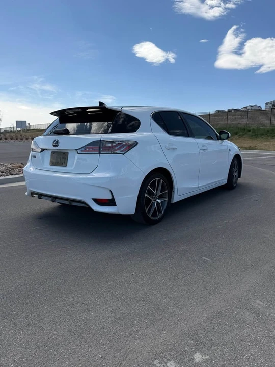 2015 Lexus CT - Image 2 of 10