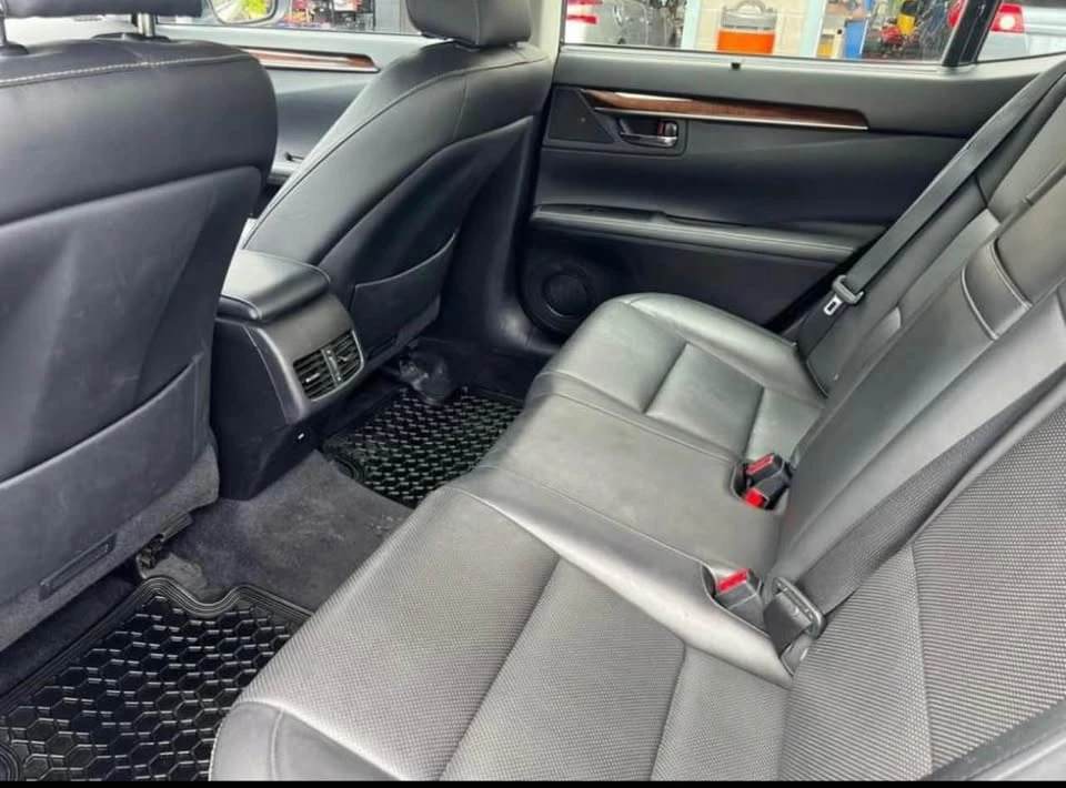 2015 Lexus ES 6th Gen - Image 11 of 13