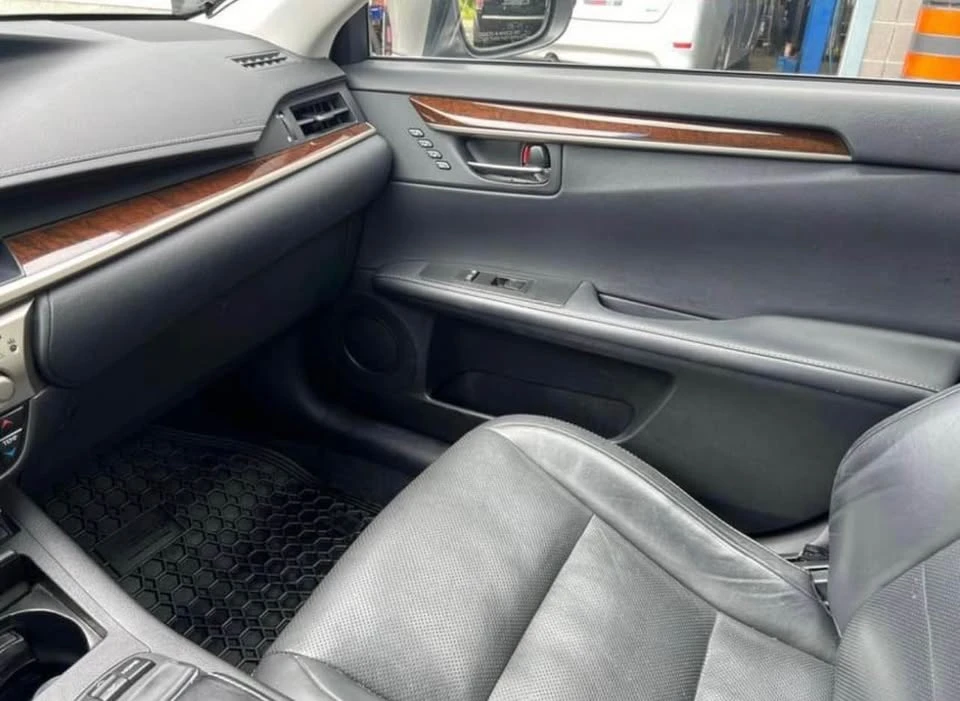 2015 Lexus ES 6th Gen - Image 10 of 13