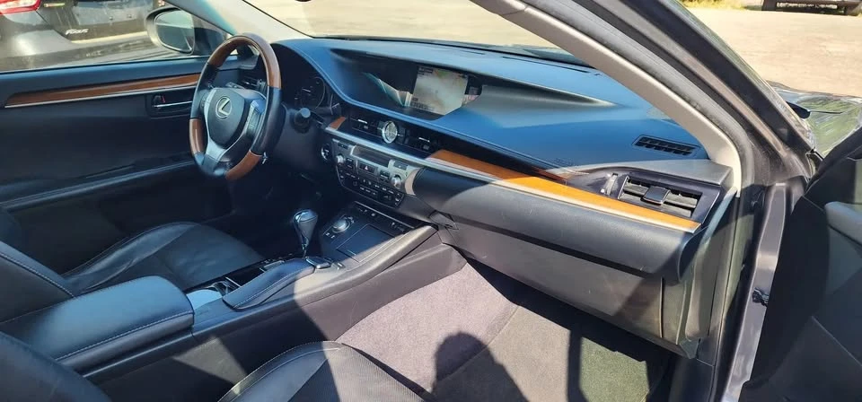 2015 Lexus ES 6th Gen - Image 13 of 20