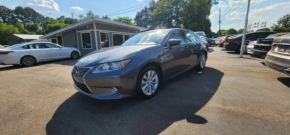 2015 Lexus ES 6th Gen - Image 8 of 20