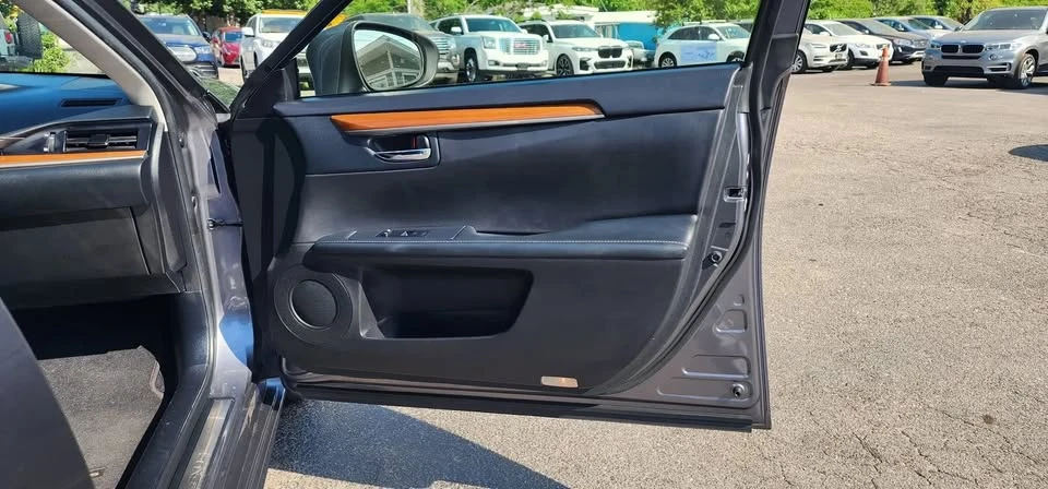 2015 Lexus ES 6th Gen - Image 20 of 20