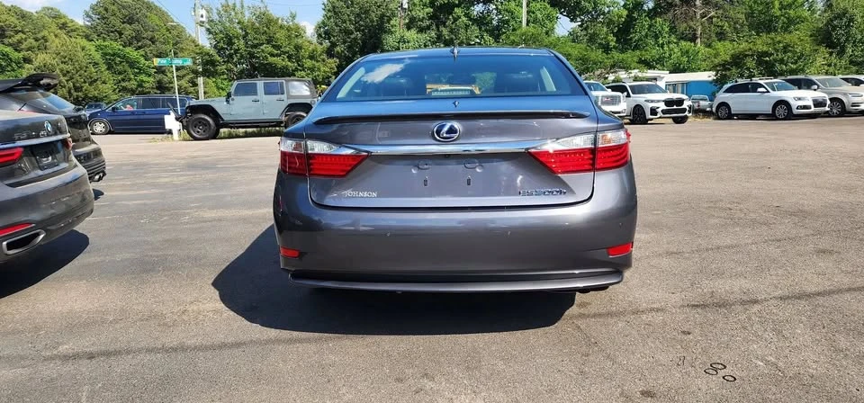2015 Lexus ES 6th Gen - Image 4 of 20