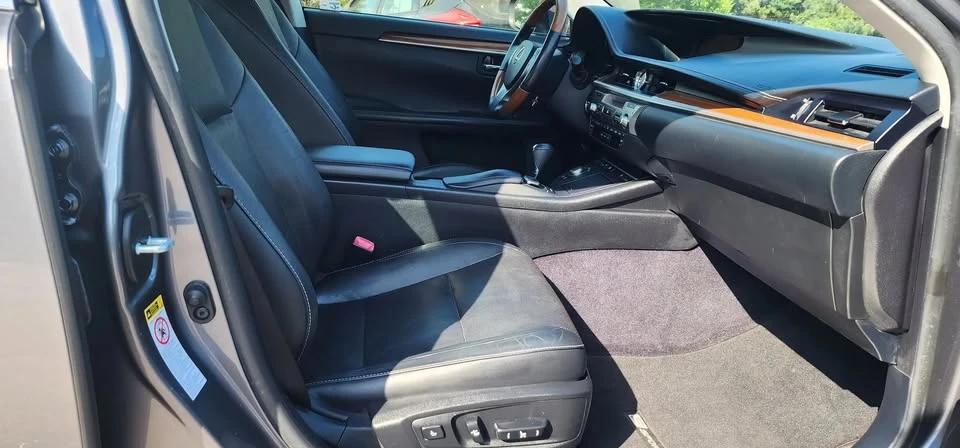 2015 Lexus ES 6th Gen - Image 14 of 20