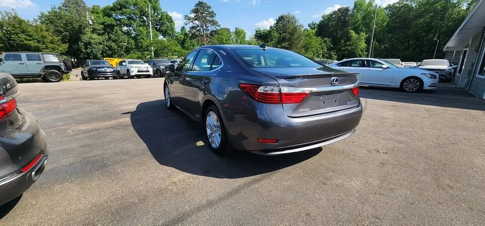 2015 Lexus ES 6th Gen - Image 5 of 20