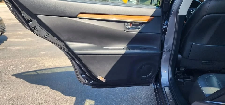 2015 Lexus ES 6th Gen - Image 18 of 20