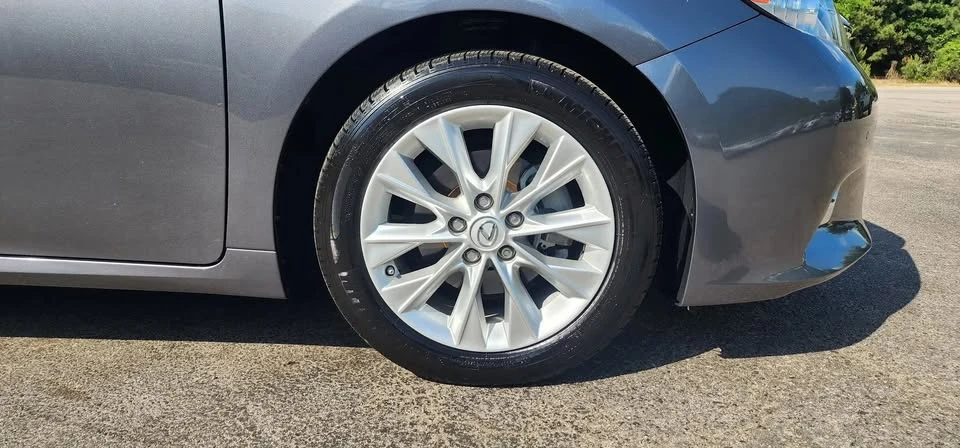 2015 Lexus ES 6th Gen - Image 11 of 20