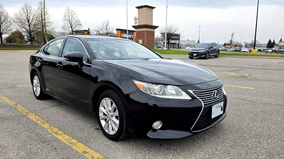 2015 Lexus ES 6th Gen - Image 2 of 9