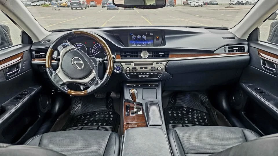 2015 Lexus ES 6th Gen - Image 6 of 9