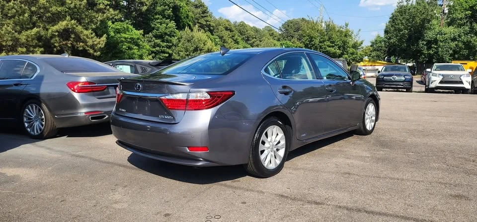 2015 Lexus ES 6th Gen - Image 3 of 20