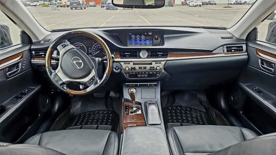 2015 Lexus ES 6th Gen - Image 4 of 9