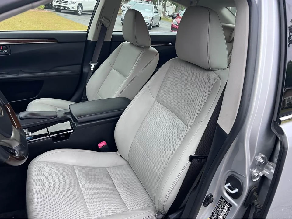 2015 Lexus ES 6th Gen - Image 5 of 10