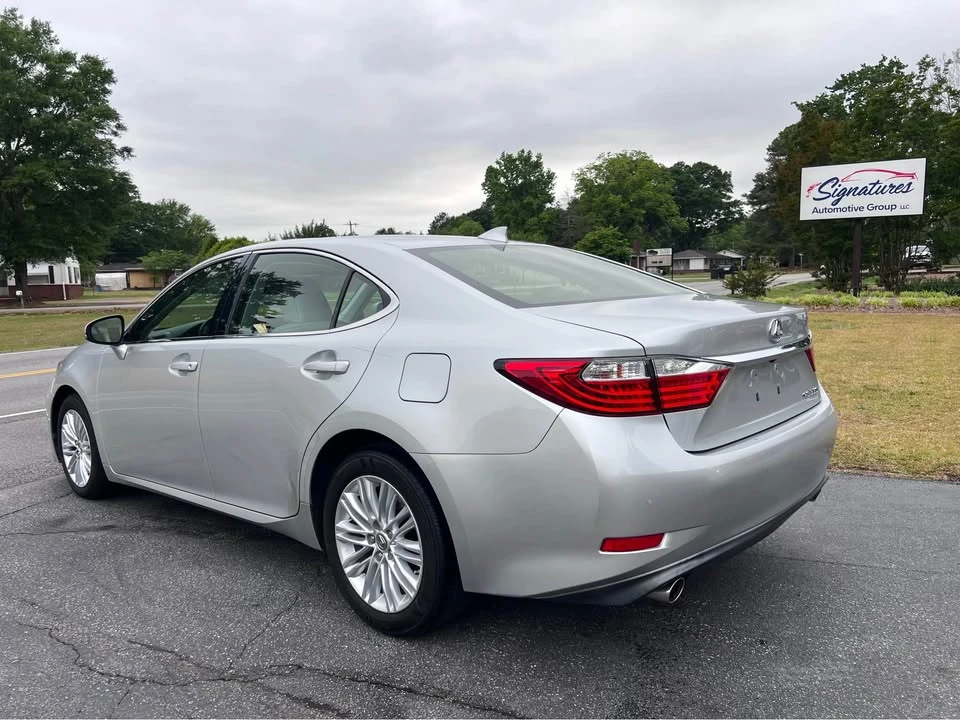 2015 Lexus ES 6th Gen - Image 3 of 10