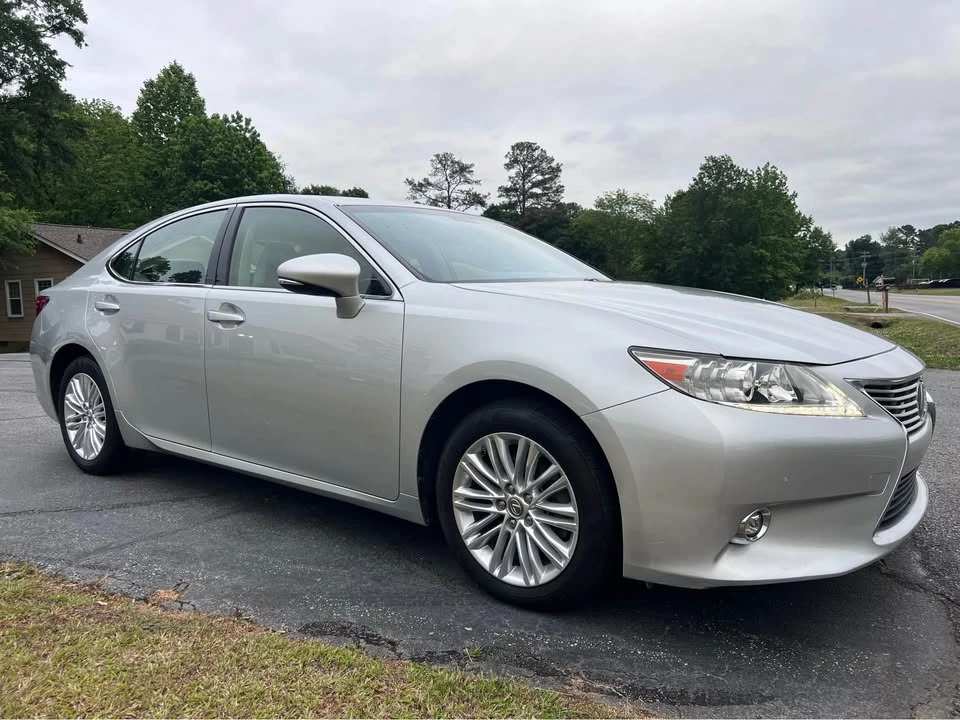 2015 Lexus ES 6th Gen - Image 10 of 10