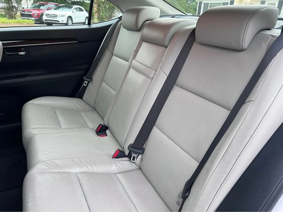 2015 Lexus ES 6th Gen - Image 6 of 10