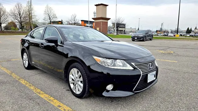 2015 Lexus ES300h