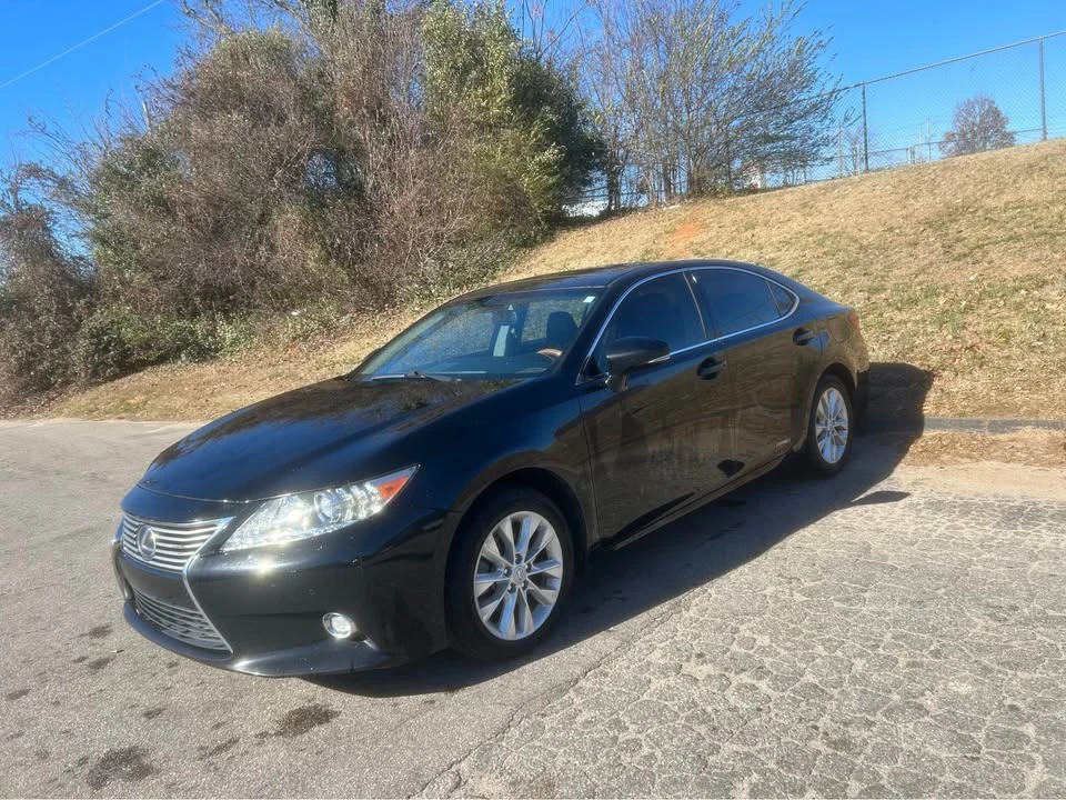 2015 Lexus ES 6th Gen - Image 3 of 9