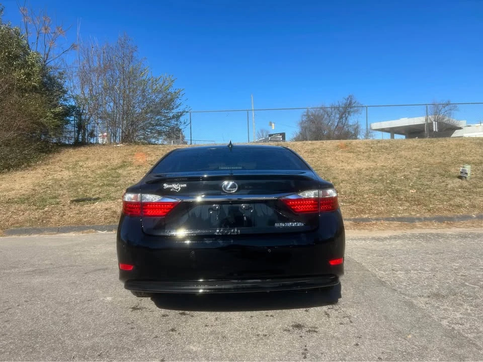 2015 Lexus ES 6th Gen - Image 5 of 9