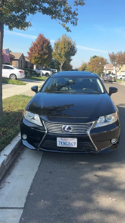2015 Lexus ES 6th Gen - Image 2 of 12