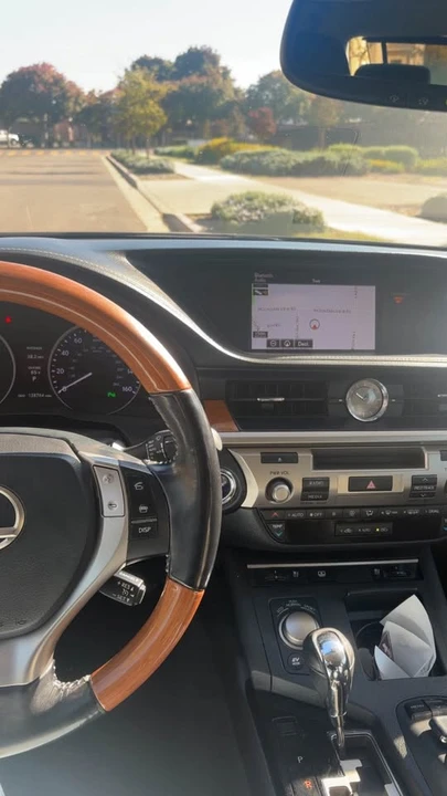 2015 Lexus ES 6th Gen - Image 9 of 12