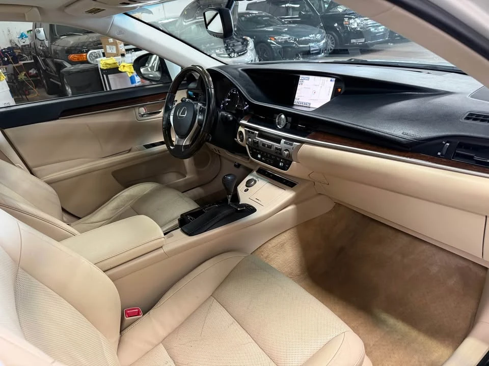 2015 Lexus ES 6th Gen - Image 5 of 8