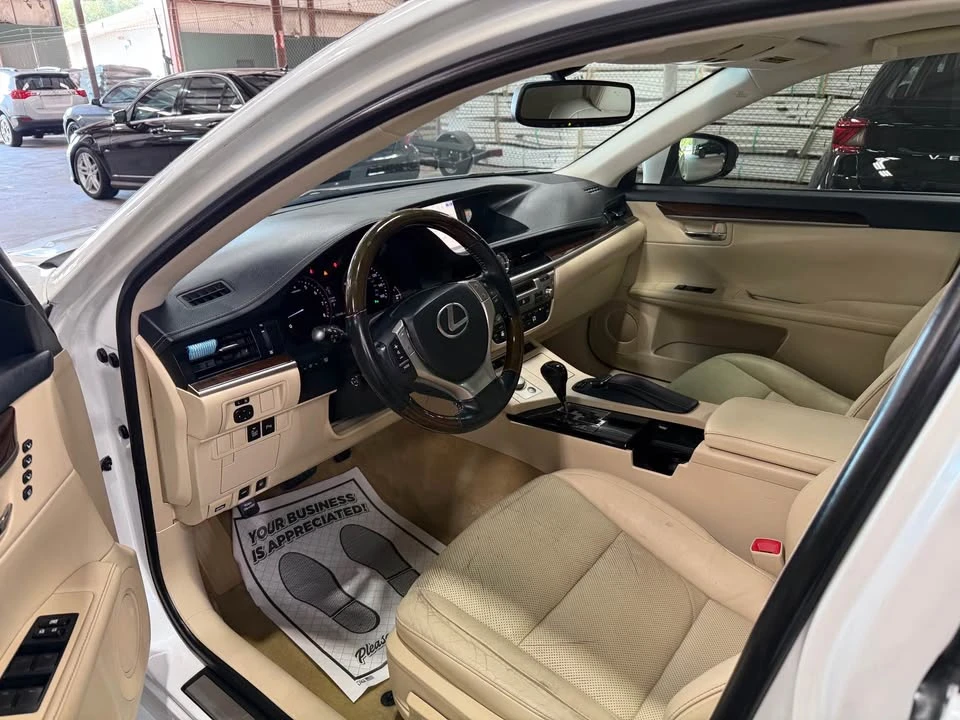 2015 Lexus ES 6th Gen - Image 7 of 8