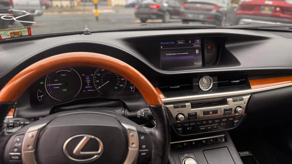 2015 Lexus ES 6th Gen - Image 7 of 14