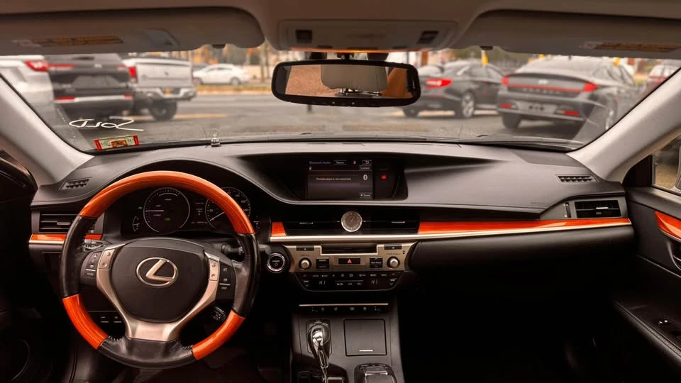 2015 Lexus ES 6th Gen - Image 9 of 14