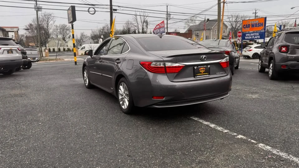 2015 Lexus ES 6th Gen - Image 12 of 14
