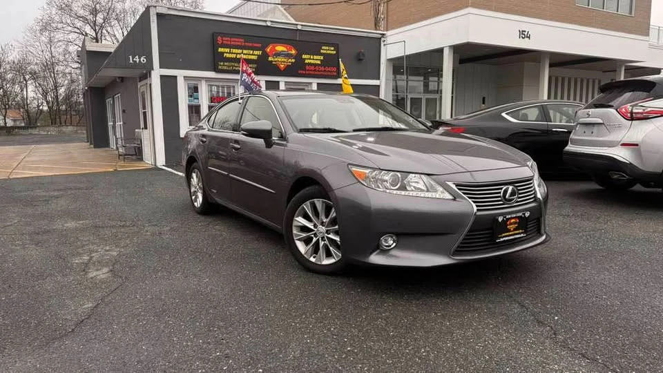 2015 Lexus ES 6th Gen - Image 2 of 14
