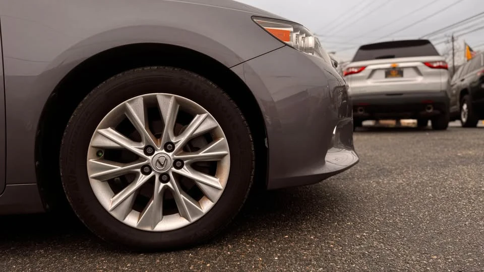 2015 Lexus ES 6th Gen - Image 11 of 14