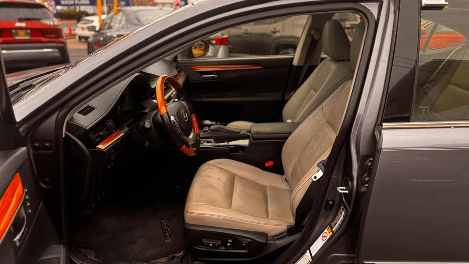2015 Lexus ES 6th Gen - Image 8 of 14