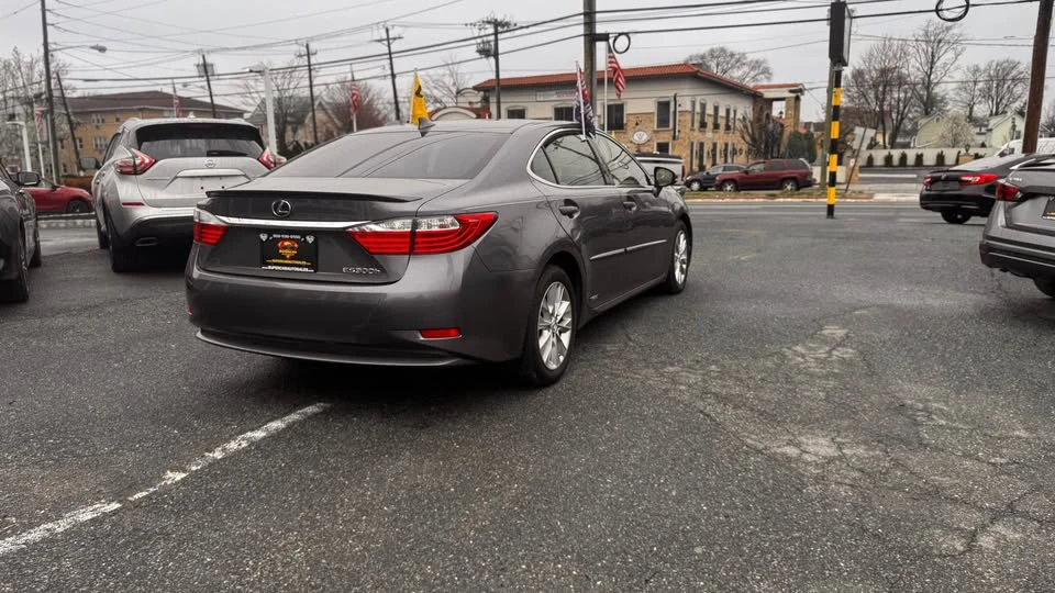 2015 Lexus ES 6th Gen - Image 5 of 14