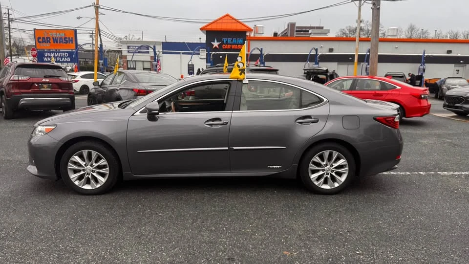 2015 Lexus ES 6th Gen - Image 4 of 14