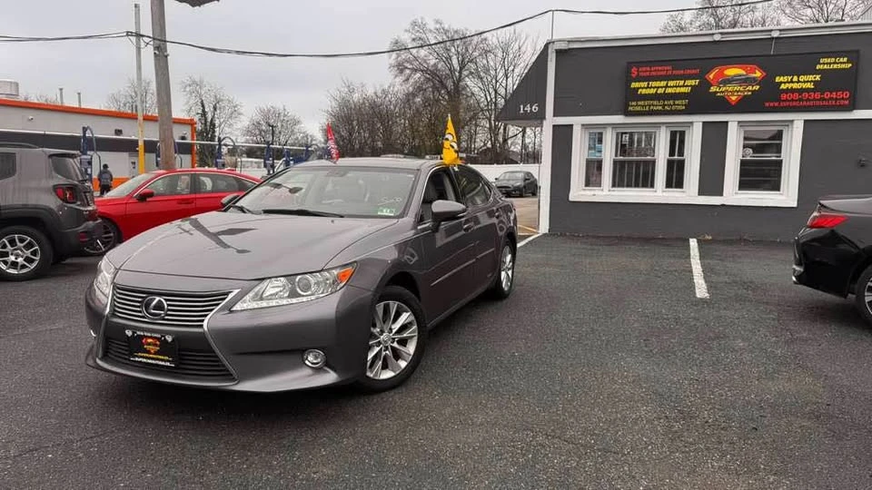 2015 Lexus ES 6th Gen - Image 3 of 14