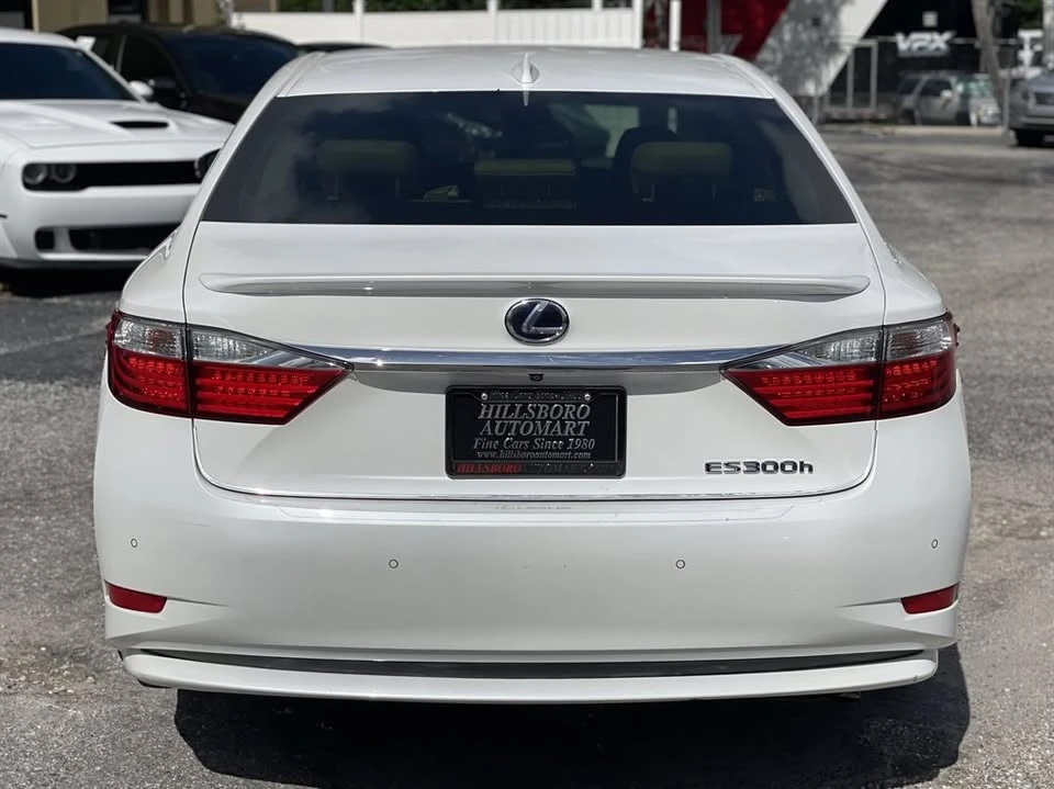 2015 Lexus ES 6th Gen - Image 17 of 20