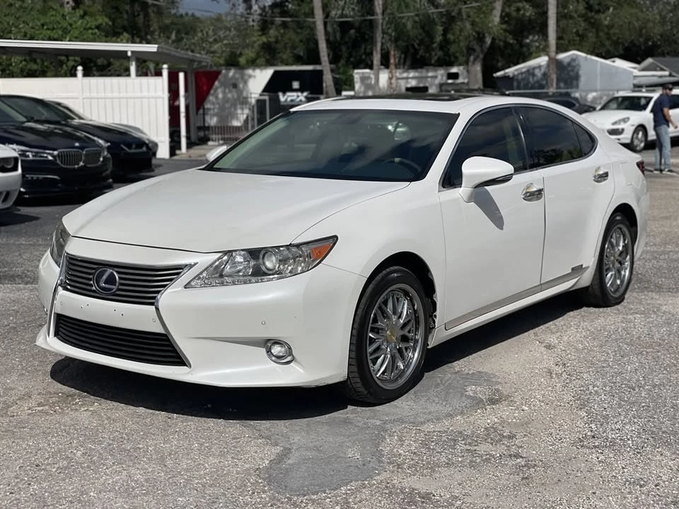 2015 Lexus ES 6th Gen - Image 18 of 20