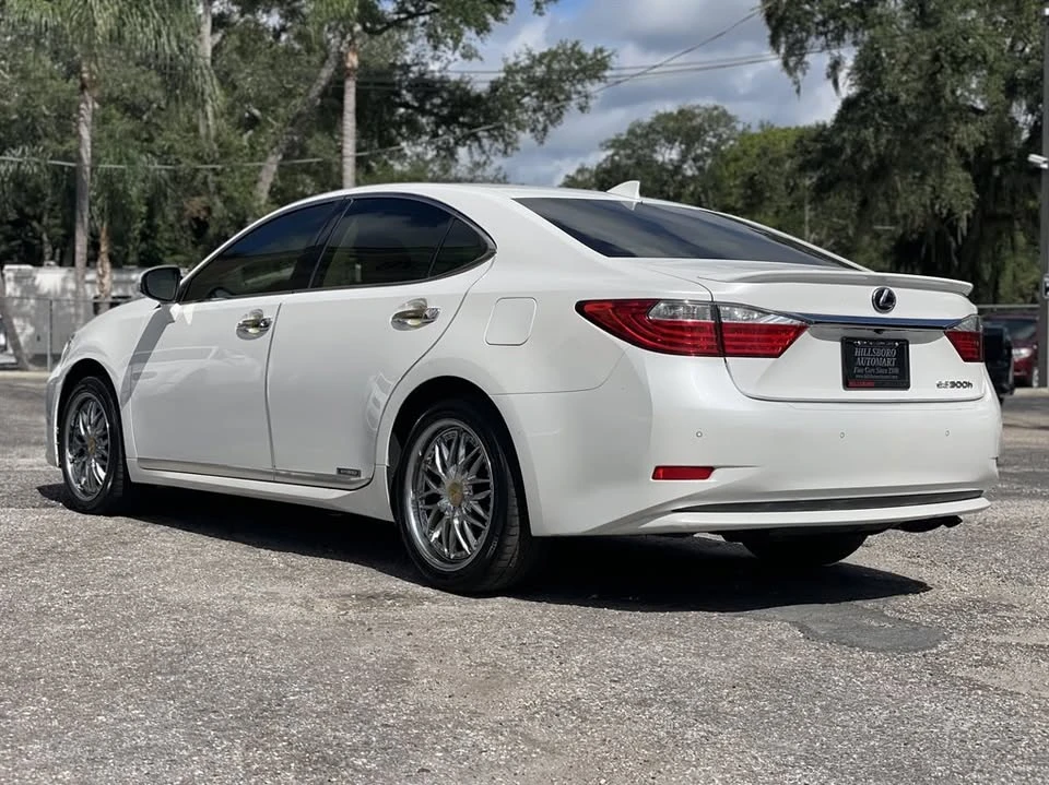 2015 Lexus ES 6th Gen - Image 12 of 20