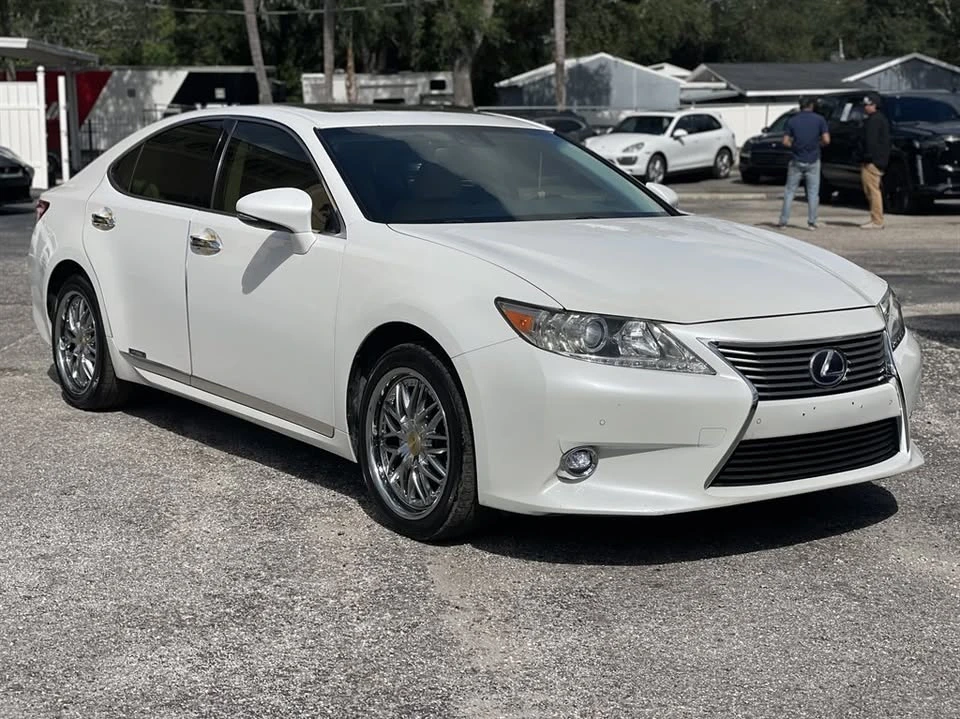 2015 Lexus ES 6th Gen - Image 19 of 20