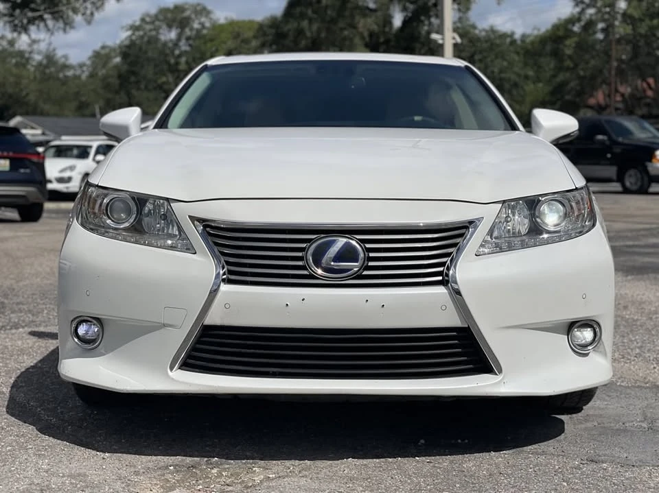 2015 Lexus ES 6th Gen - Image 8 of 20
