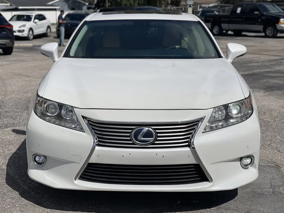 2015 Lexus ES 6th Gen - Image 16 of 20