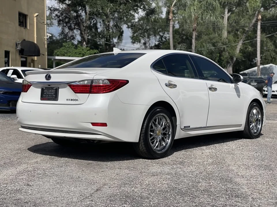 2015 Lexus ES 6th Gen - Image 13 of 20