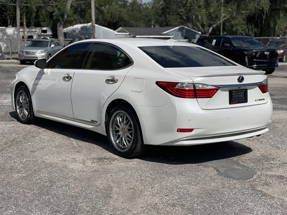 2015 Lexus ES 6th Gen - Image 20 of 20