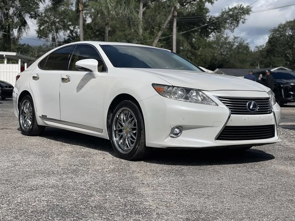 2015 Lexus ES 6th Gen - Image 11 of 20