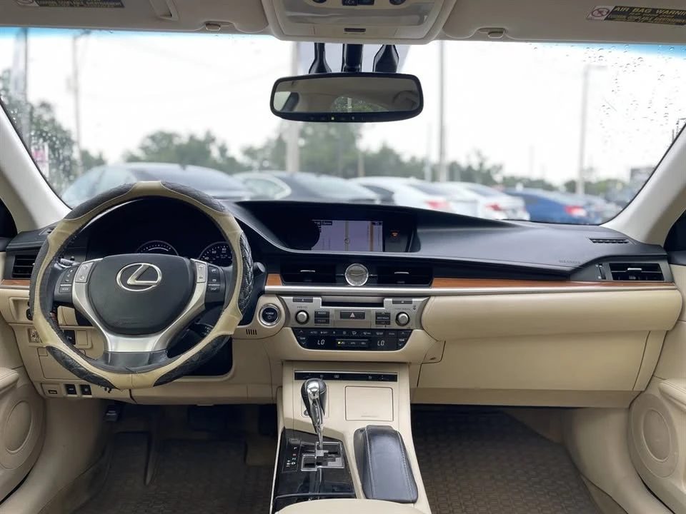 2015 Lexus ES 6th Gen - Image 5 of 20