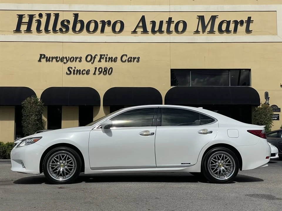 2015 Lexus ES 6th Gen - Image 3 of 20