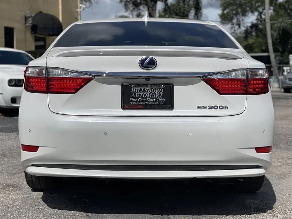 2015 Lexus ES 6th Gen - Image 9 of 20