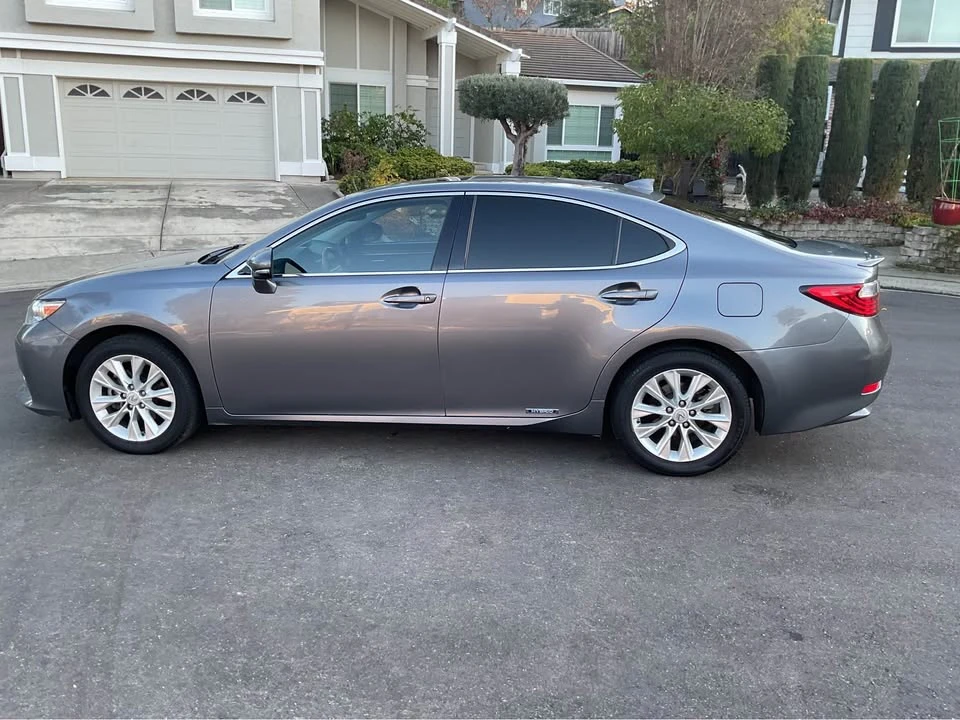 2015 Lexus ES 6th Gen - Image 6 of 16